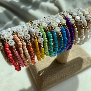 Kralennaamarmband, gepersonaliseerde naamarmband, mama-armband, aangepaste armband, cadeau moeder, damesarmband, oma, Moederdag, Mimi cadeau