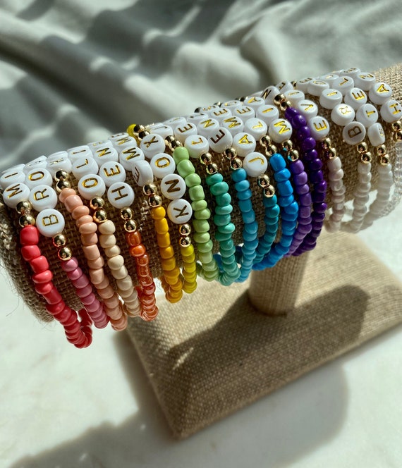 Bracelet prénom avec perles, bracelet prénom personnalisé, bracelet maman,  bracelet personnalisé, cadeau maman, bracelet femme, grand-mère, fête des  mères, cadeau mariée - Etsy France