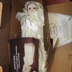 vintage 1985 alresford bisque baby doll , with soft body, England, certificate, box