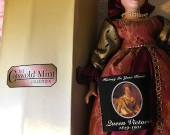 コストウォルドコレクションのヴィクトリア女王の磁器人形、証明書、箱