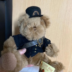 Vintage Beige Teddybär Royal Mail Postbote mit Tag, Patrick The Postman Bear Vintage The Teddy Bear Collection Kuscheltier