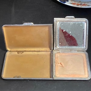 Vintage vit metall graverad spegel damer puderask / etui / kompakt