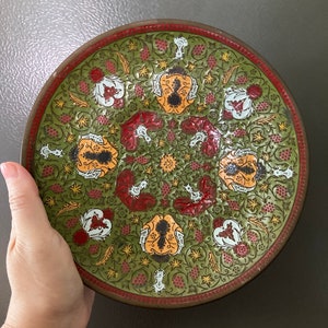 1880-1930 Chinese oriental asian  cloisonné plate , enamelled on brass ,green colour and red flowers with berries decorations,wall hanging