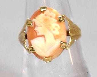 9kt gouden ring met ovale camee, miniatuurportret van dame met ovaal hoofd en schouder, geel 9kt massief goud, 2,3 g