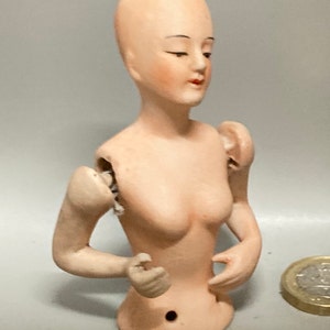 vintage Art Deco porseleinen beeldje van lady small bisque handgeschilderde pin doll/half doll /flapper doll