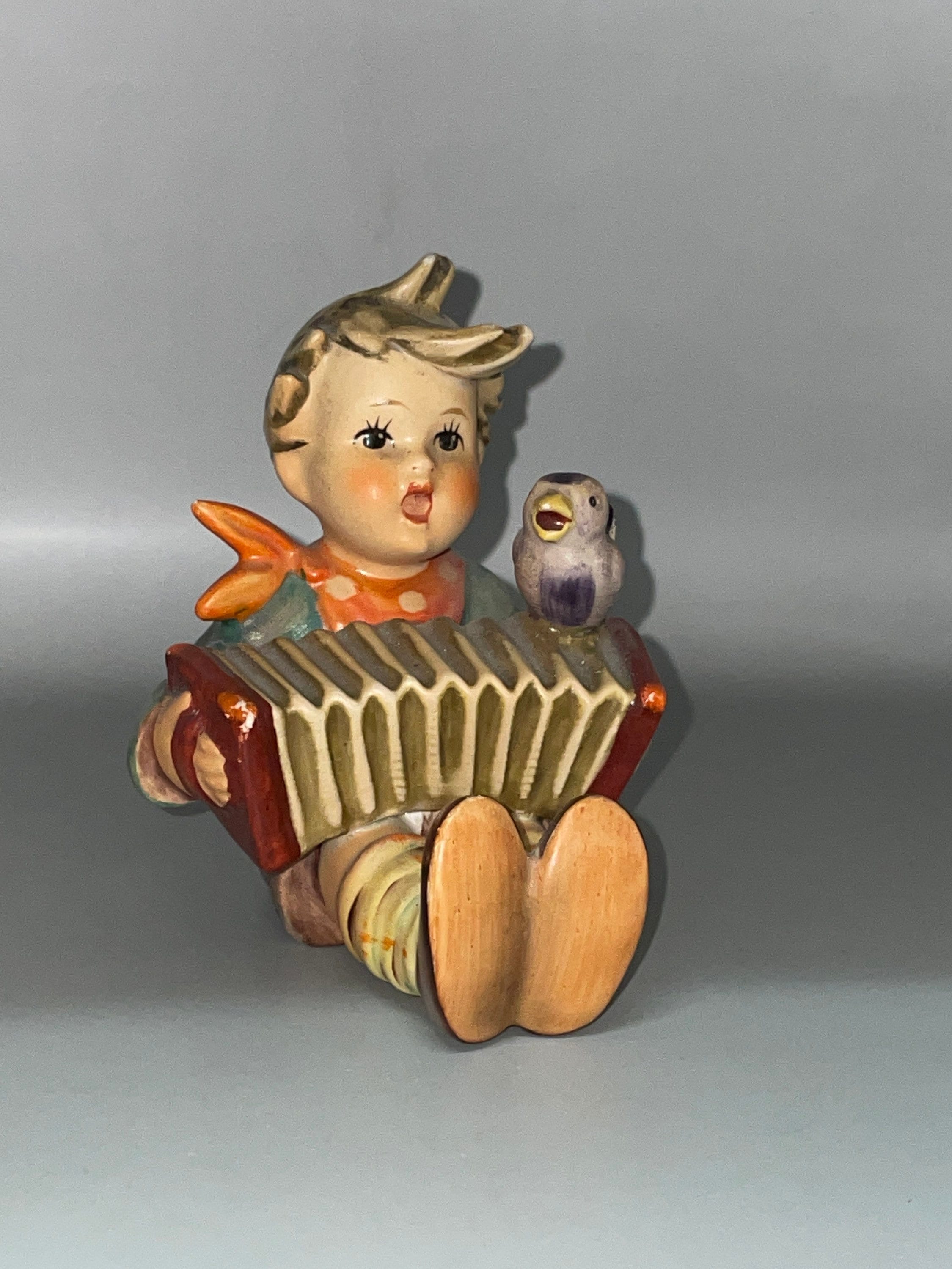 Goebel/ゲーベル/ドイツ/陶器/置物/インテリア/ヨークシャーテリア Vintage , Marked Goebel W.germany Seating Ceramic Boy With Bird
