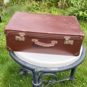 antiek/vintage bruine herenkoffer / reiskoffer met metalen hoeken