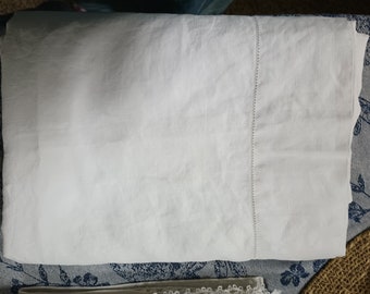 vintage white table cloth ~ 70x53 fine cotton preowned