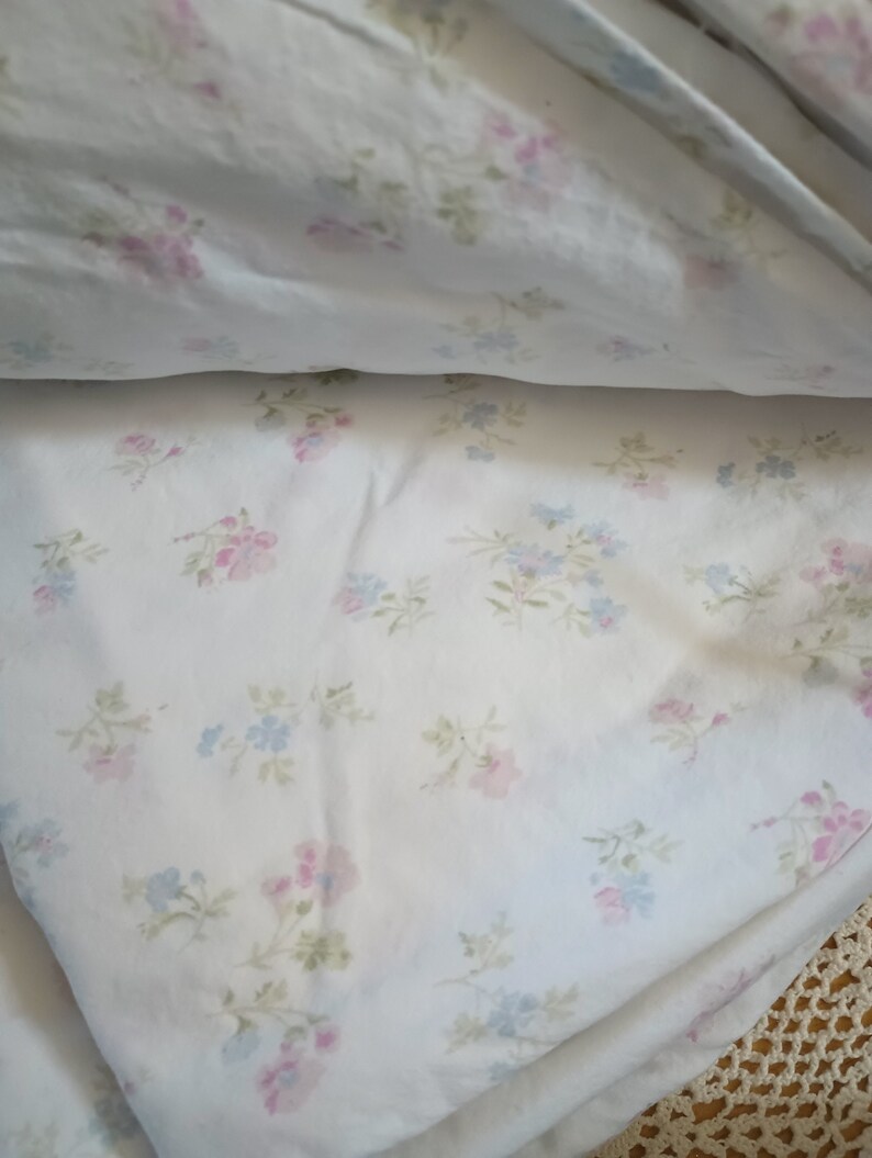 Rachel Ashwell SIMPLY SHABBY CHIC Made in Bahrain White Pink Flower
