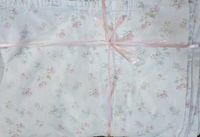 Rachel Ashwell SIMPLY SHABBY CHIC Made in Bahrain White Pink Flower