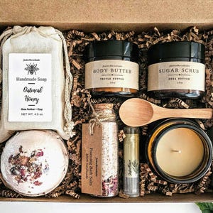 Spa Gift Box - Relaxation Stress Relief Aromatherapy Gift Basket Set Self Care Birthday Gift Get Well Gift Candle Soap Sugar Scrub Bath Body