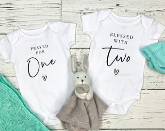 Oró por uno bendecido con dos gemelos bebé Onesies®, gemelos Onesies®, revelación de bebé gemelo, trajes de bebé gemelo, anuncio de bebé gemelo, regalos de gemelos