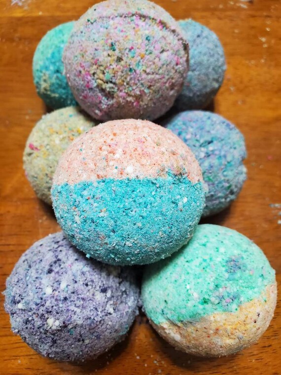 Sale 1 dozen bath bombs: 2 dollars each | Etsy