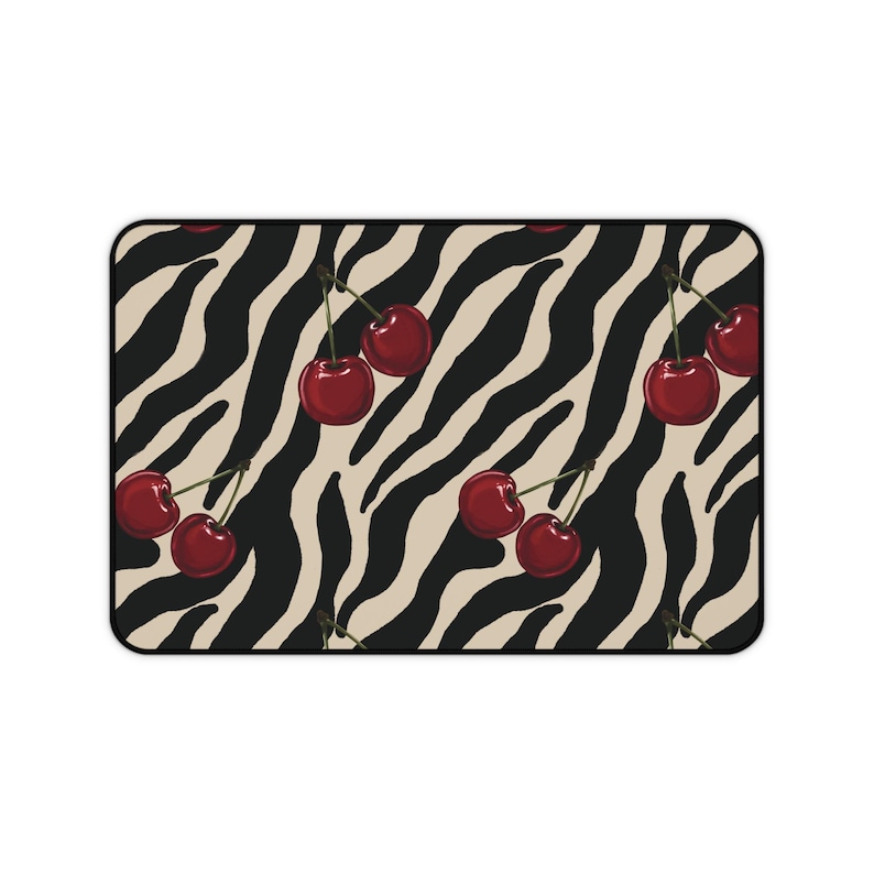 Tappetino da scrivania con stampa zebrata e ciliegie / Tappetino da gioco retrò Y2K / Decorazione per ufficio disegnata a mano immagine 3