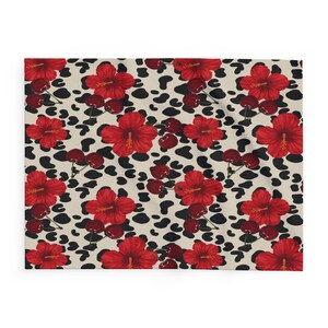 Couverture polaire imprimée à la main avec motif animalier cerisier-hibiscus | Jeté floral rétro (315 g/m²) image 4
