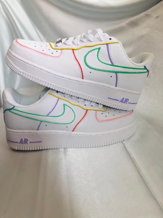 NIKE AIR FORCE 1: 4 LOOKS DE STAR À ADOPTER