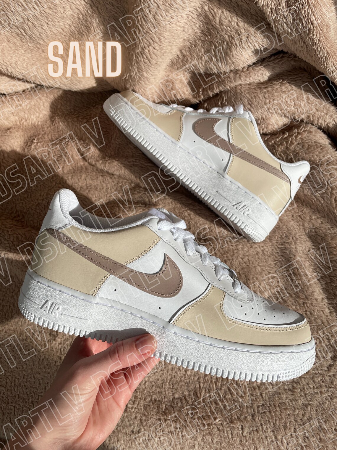 dark brown on beige af1