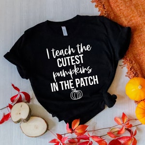 Herbst-Lehrer-Shirts, Halloween-Lehrer-Shirt, Kürbis-Geschenk, unterrichten die süßesten Kürbisse im Aufnäher-Shirt, Premium-Herren-Damen-Unisex-Shirt