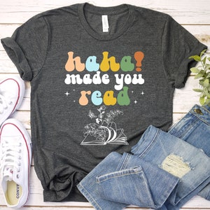 Camisa de maestro divertido, regalo de maestro de inglés, camisa de bibliotecario divertido, regalos de bibliotecario, ja, ja, te hizo leer, camisa de humor divertido, camiseta de bibliotecario