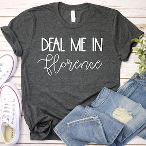 Deal Me In Florence, camisa da vida da enfermeira, senador Walsh, cartas de jogar, semana das enfermeiras, camisa forte da enfermeira, camisa unissex premium masculina e feminina