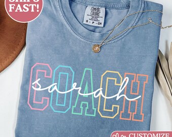 Maglietta personalizzata per allenatore Comfort Colors®, regalo personalizzato per allenatore, maglietta per allenatore di cheerleading, maglietta con nome allenatore, maglietta per il giorno della partita dell'allenatore, regalo di squadra, allenatori