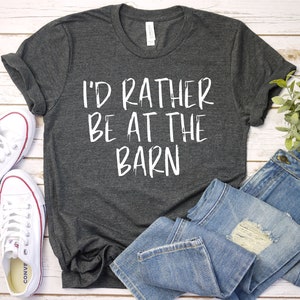 Ik ben liever in de schuur Shirt paardenmeisje, boerenliefhebber, paardrijden, shirt paardenliefhebber, shirt paardenliefhebber, western shirts, schuurmeisje, redding
