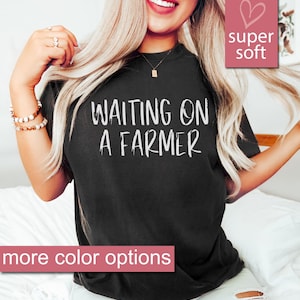 En attendant un agriculteur - Chemise de fermiers d'amour, chemise de fermier, chemise de femme de ferme, chemise de la vie à la ferme, papa de fermier, chemise unisexe de qualité supérieure pour hommes