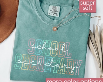 Chemise de secrétaire d'école Comfort Colors®, cadeaux pour secrétaire d'école, cadeau de secrétaire pour femme, t-shirt pour le personnel scolaire, t-shirts pour administrateur d'école