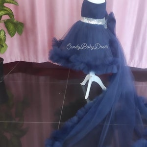 Marineblaues Babykleid mit abnehmbarer langer Schleppe, marineblaues Baby-Tüllkleid, marineblaues 1. Geburtstagskleid für Geburtstagsparty-Hochzeit