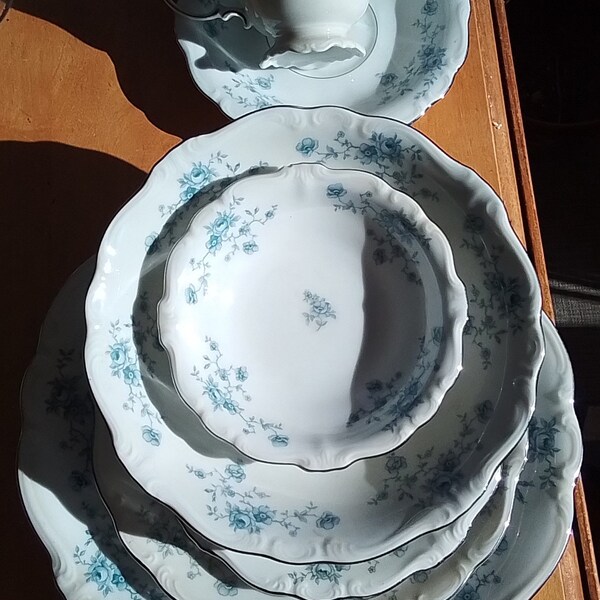 Johann Haviland Bavaria Germany Blue Garland China complete dinner set