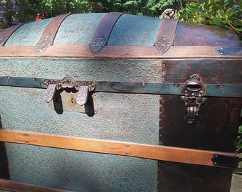 Exceptional large ladies  Victorian Dome Trunk  Restored.