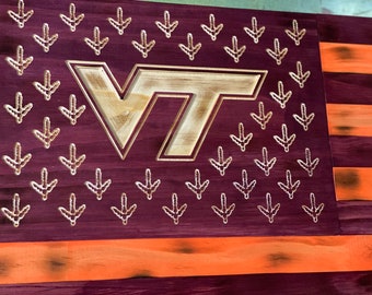 Bandera de madera de Virginia Tech con pies de Hokie