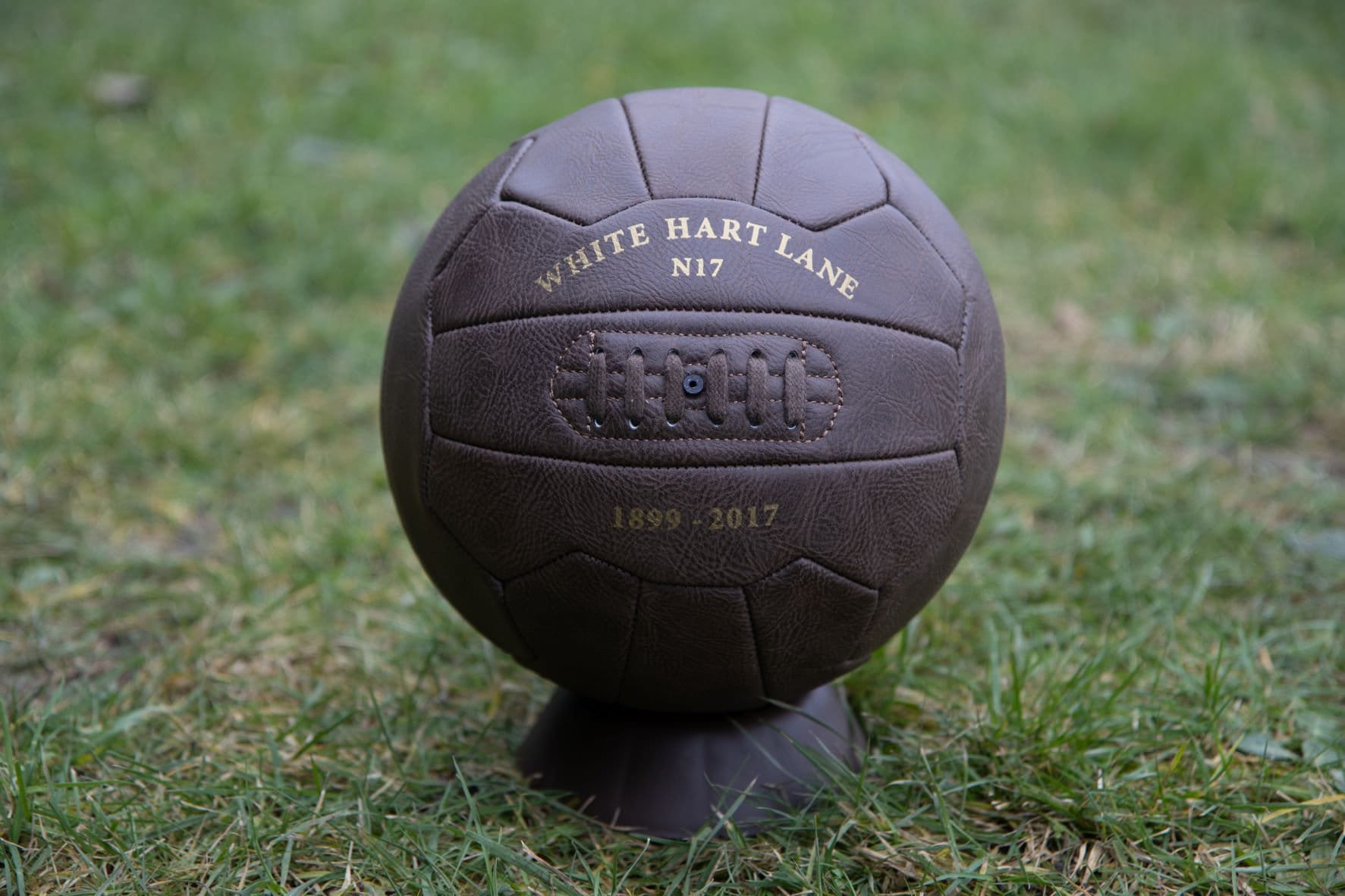 Tottenham Hotspur Old Fashioned Style Display Football With WHITE  HART LANE Fantastic Gift for Football