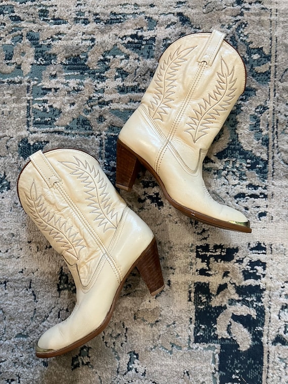 Vintage Acme Gold Metal Toe Heeled Cowboy Boots si