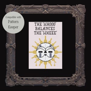 Puede incluir: Patrón de punto de cruz enmarcado en un marco marrón decorativo. El patrón presenta un sol estilizado con una cara y el texto "THE 'WHOOO' BALANCES THE 'WHEEE'" sobre un fondo rosa. Una etiqueta circular indica compatibilidad con Pattern Keeper.