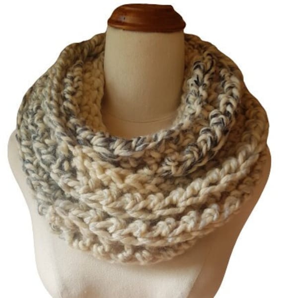 Chunky Infinity Scarf, chunky loop scarf,rustic cream grey handknit scarf,knitted crochet cowl, winter thick scarf,knitted neck-warmer cowl