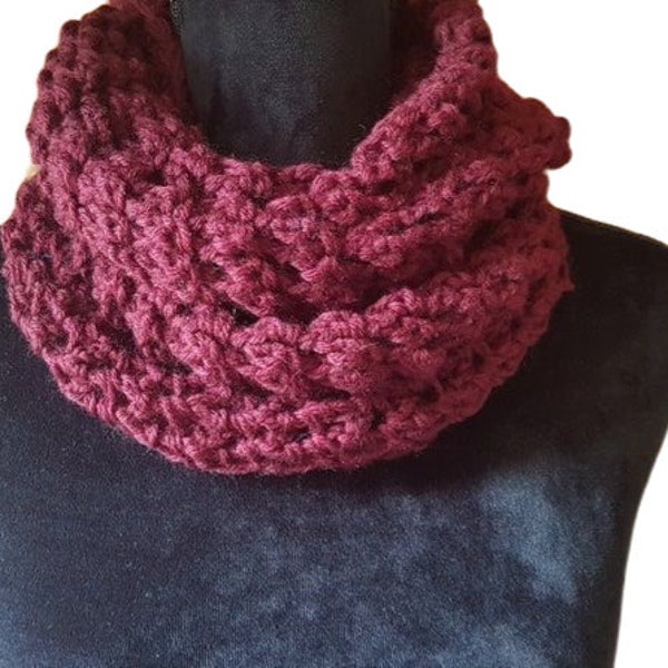 CHILLY Chunky Infinity scarf, knitted crochet scarf, Mobius loop scarf, knitted wrap around loop,scarf winter neckwarmer,knitted winter cowl