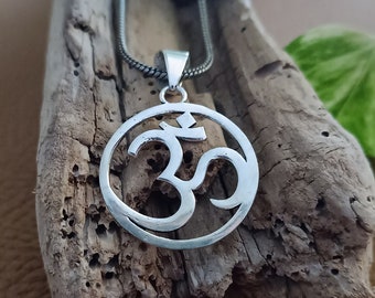 Colgante om, colgante espiritual yoga dije, joyería de meditación, colgante amuleto de metal blanco, joyería om yoga, colgante buen karma, joyería étnica.