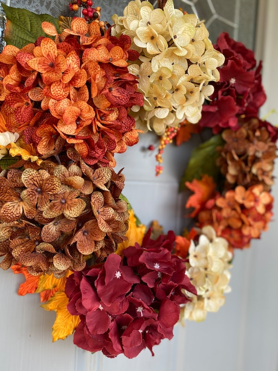 Hortensien-Herbstkranz in Burgund, Creme und Orange (45 cm)