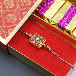 Rakhi Premium | Entrega GRÁTIS com entregador RASTREÁVEL | Com cartão e Roli Chawal de cortesia | Disponível com doces gourmet indianos