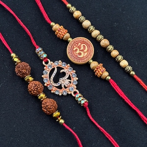 Pacote com 4 Rakhi | Entrega GRÁTIS com entregador RASTREÁVEL | Com cartão e Roli Chawal de cortesia | Disponível com doces gourmet indianos
