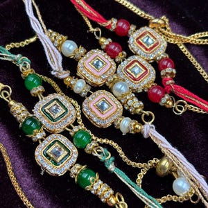 Conjunto Bhai Bhabhi Rakhi | Entrega GRATUITA com Correio RASTREÁVEL | Com Cartão de CORTESIA e Roli Chawal | Disponível com Doces Gourmet Indianos