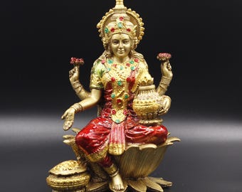Lakshmi Statue: Hindu Goddess Idol (7 x 3 x 4 Inch)