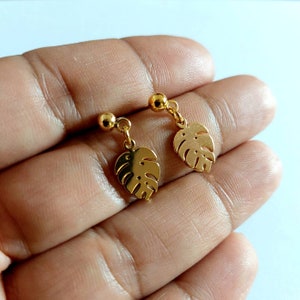 Monstera Ohrringe, Monstera Deliciosa Ohrstecker, Blatt Ohrstecker, Montera Adansonii Ohrringe, vergoldete Ohrringe, Pflanzenohrringe