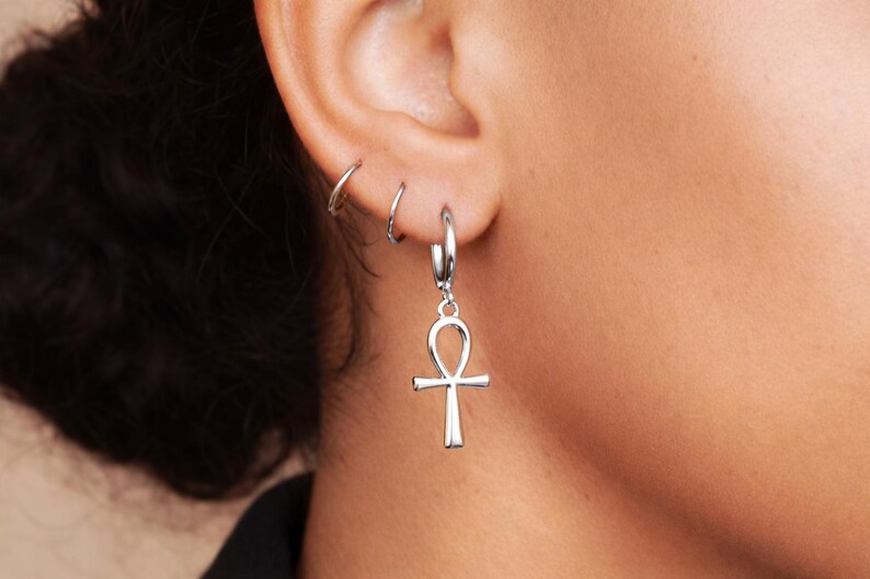 Ankh-oorbellen, kleine oorringen, ankh-oorbellen, Egyptische ankh, ankh-sieraden, ankh-oorbellen goud, 24-karaats met goud gevulde hoepels afbeelding 2