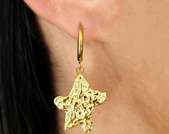 Star hammered gold filled hoop earrings , Star earrings , Gold star stainless steel hoop earring , gift for mom , waterproof earrings