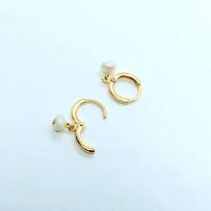 Echte Perlen Ohrringe, 24K gold filled Ohrringe, Gold Creolen, gold filled Ohrringe, Baumeln Ohrringe birne Creolen, kleine Creolen