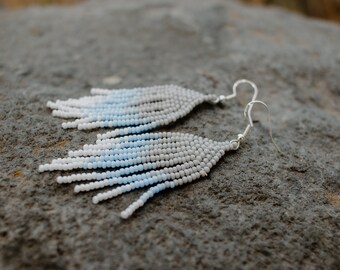 Pendientes azules y grises, pendientes de cuentas de semillas, pendientes marginales, hechos a mano