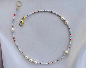 Arcobaleno - Collana estiva colorata con perline. Gioielli da spiaggia alla moda. Gioielli con perline alla moda. Perline di colore. Accessori in rilievo. Gioielli di perle.