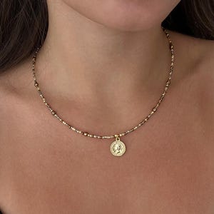 Collar de monedas bohemio: colgante minimalista para uso diario, chapado en oro de 14 quilates.
